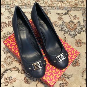 Tory Burch Ambrose 65mm wedge in navy